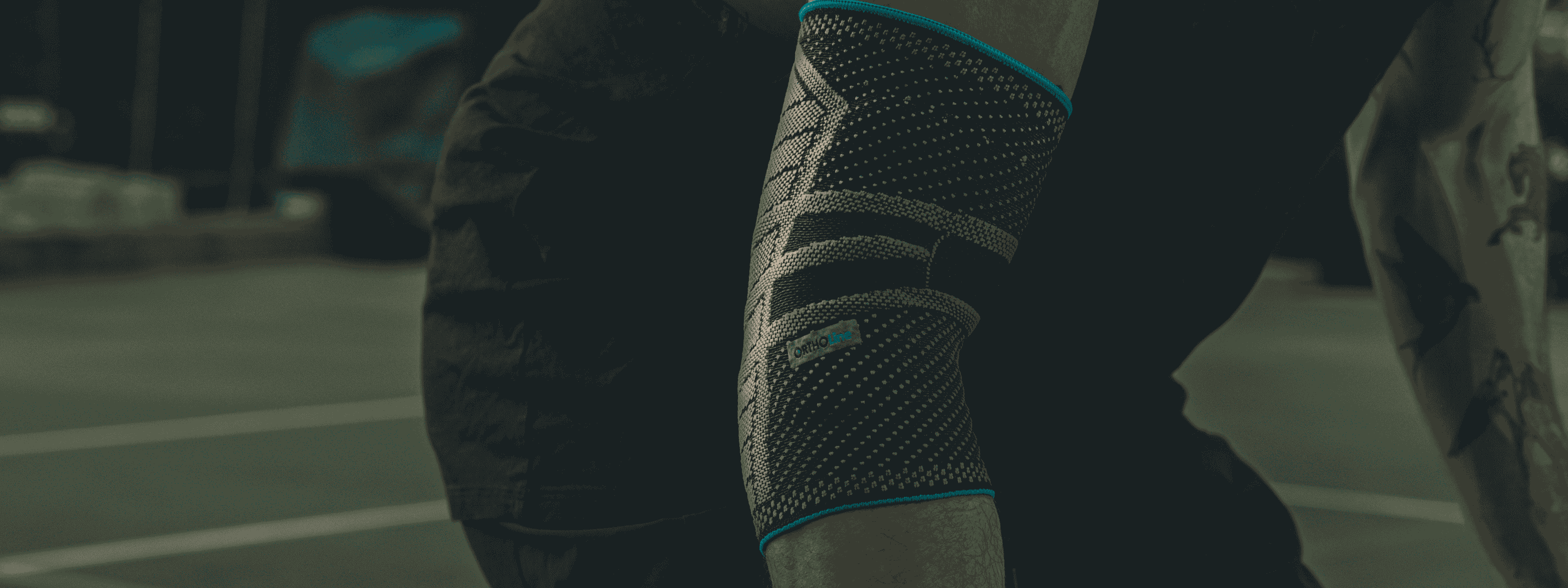 Cureline-Ortholine-lifestyle-elbow-brace